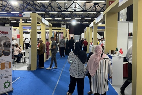 阿尔及利亚纺织面辅料展览会展会现场图片