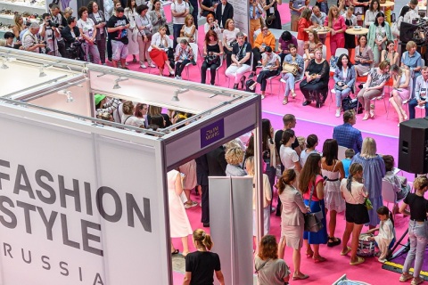 俄罗斯时尚服装服饰展览会展会现场图片