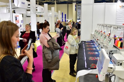 俄罗斯莫斯科纺织机械展览会展会现场图片