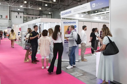 俄罗斯时尚服装服饰展览会展会现场图片