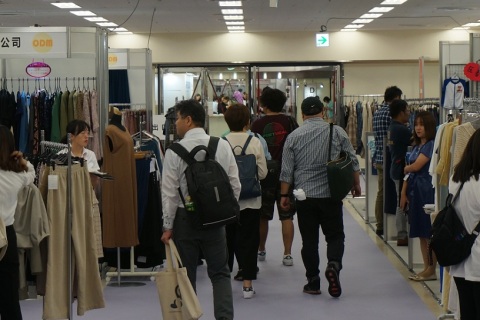 日本大阪服装成衣展览会展会现场图片