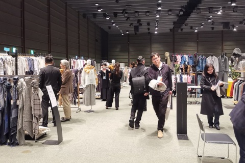 日本大阪服装成衣展览会展会现场图片