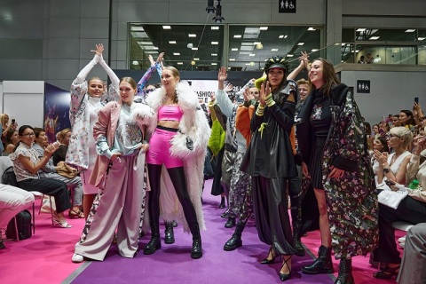 俄罗斯时尚服装服饰展览会展会现场图片