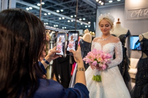 中东迪拜婚纱礼服展览会展会现场图片