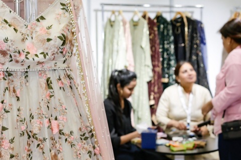 中东迪拜婚纱礼服展览会展会现场图片