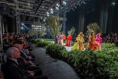 土耳其伊兹密尔婚纱礼服展览会展会现场图片