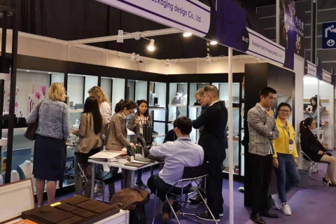 俄罗斯圣彼得堡珠宝钟表展览会展会现场图片