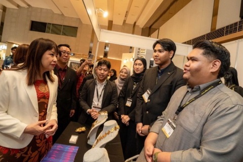 马来西亚槟城黄金宝石珠宝展览会展会现场图片