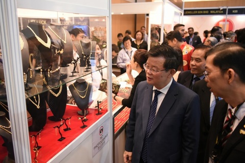 马来西亚槟城黄金宝石珠宝展览会展会现场图片