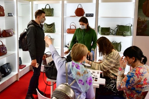 俄罗斯莫斯科鞋及箱包展览会展会现场图片