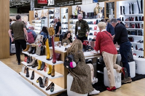 英国伯明翰男女鞋、箱包及服装配饰展览会展会现场图片