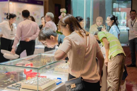 马来西亚槟城黄金宝石珠宝展览会展会现场图片