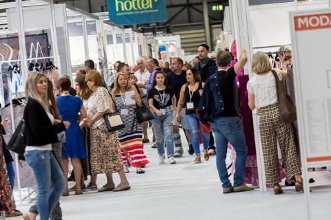 英国伯明翰男女鞋、箱包及服装配饰展览会展会现场图片