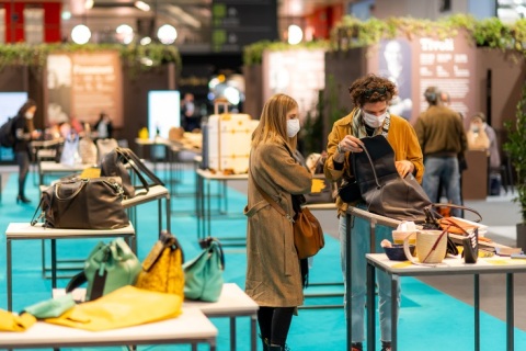 意大利米兰琳琅沛丽皮革展览会展会现场图片