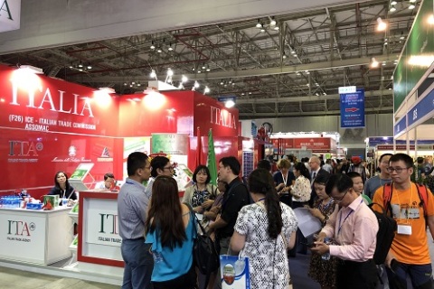 越南河内鞋类、皮革制成品、鞋材鞋机展览会展会现场图片