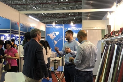 越南河内鞋类、皮革制成品、鞋材鞋机展览会展会现场图片