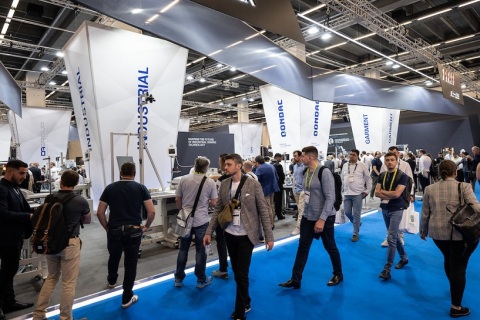 德国法兰克福无纺布及非织造展览会展会现场图片