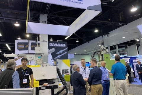 美国西部医疗医药塑料机械工业展览会展会现场图片