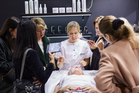 俄罗斯莫斯科美容美发展春季展会现场图片