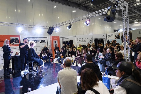 英国伦敦美发沙龙展览会展会现场图片