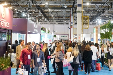 法国欧洲个人护理及化妆品原料展览会展会现场图片