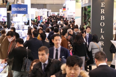 日本大阪化妆品展览会展会现场图片