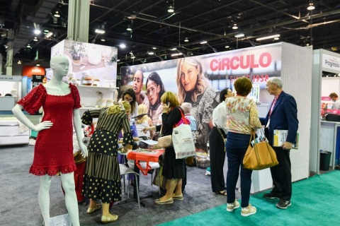 美国创意手工艺品、纺织品展览会展会现场图片