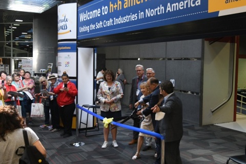 美国创意手工艺品、纺织品展览会展会现场图片