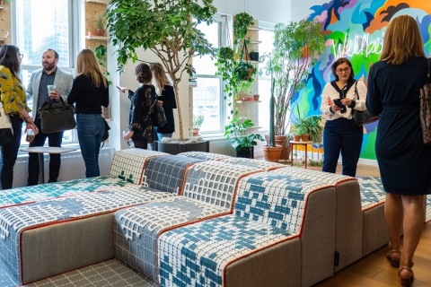 美国芝加哥办公家具展览会展会现场图片