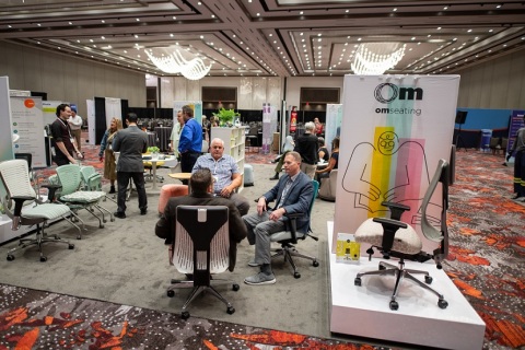 美国纳什维尔人体工学家具及办公用品展览会展会现场图片