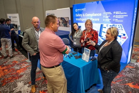 美国纳什维尔人体工学家具及办公用品展览会展会现场图片