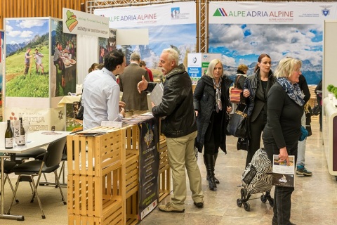 意大利里米尼户外家具及园艺展览会展会现场图片