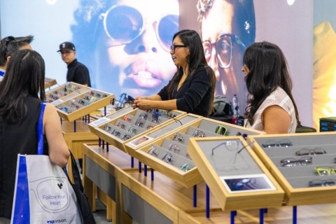 美国光学眼镜展览会展会现场图片