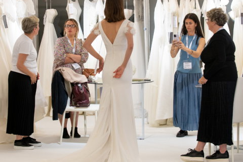 英国哈罗盖特婚纱礼服展览会展会现场图片