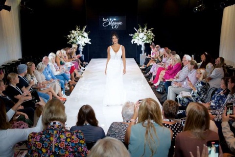 英国哈罗盖特婚纱礼服展览会展会现场图片