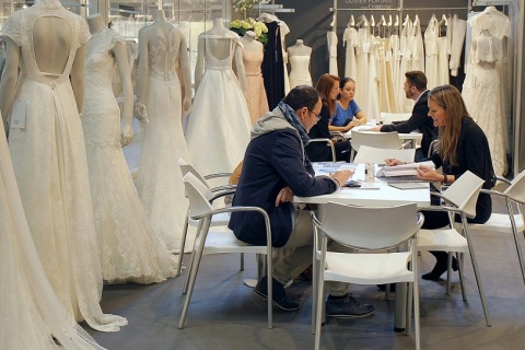 西班牙巴塞罗那婚纱展览会展会现场图片