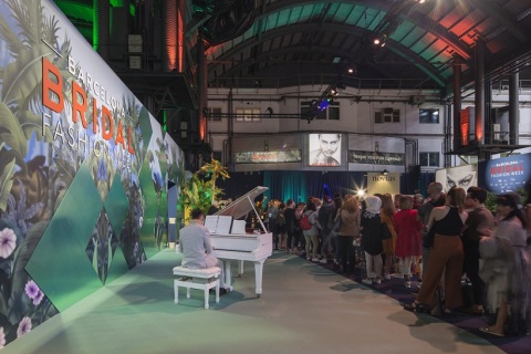 西班牙巴塞罗那婚纱展览会展会现场图片