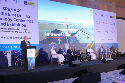 中东迪拜石油天然气展览会展会现场图片