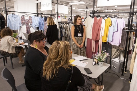 美国芝加哥女装展展会现场图片