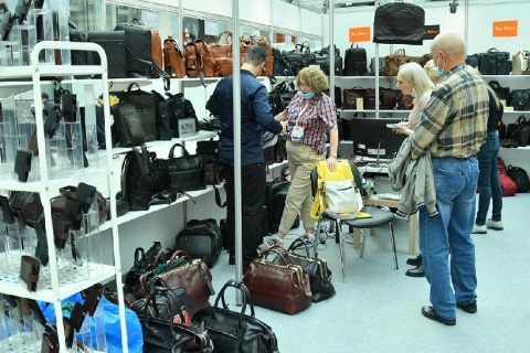 俄罗斯莫斯科鞋展-俄罗斯箱包展展会现场图片