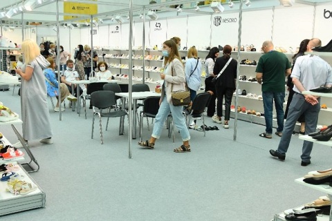 俄罗斯莫斯科鞋展-俄罗斯箱包展展会现场图片