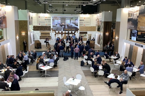 中东迪拜地面铺装、地板展览会展会现场图片