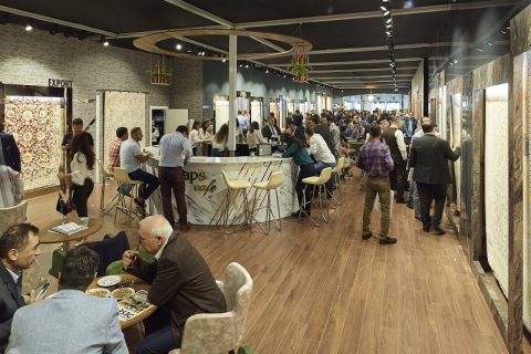 中东迪拜地面铺装、地板展览会展会现场图片