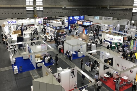 日本纺织品专业处理洗衣展览会展会现场图片