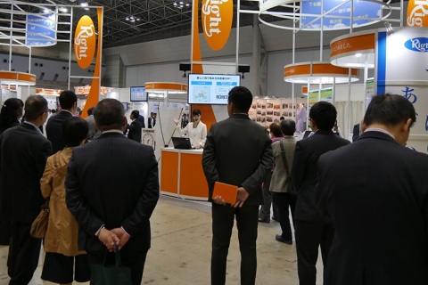 日本纺织品专业处理洗衣展览会展会现场图片