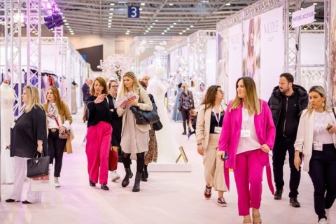 法国巴黎婚纱礼服展览会展会现场图片