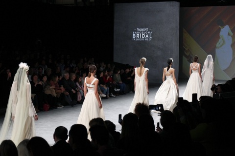 法国巴黎婚纱礼服展览会展会现场图片