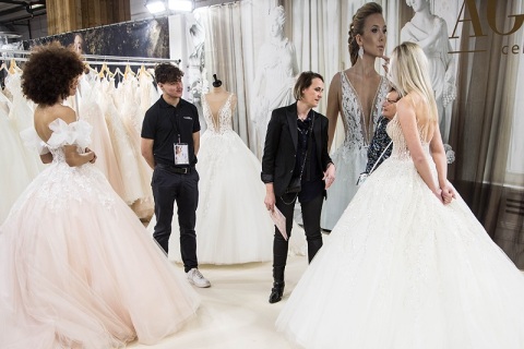 法国巴黎婚纱礼服展览会展会现场图片