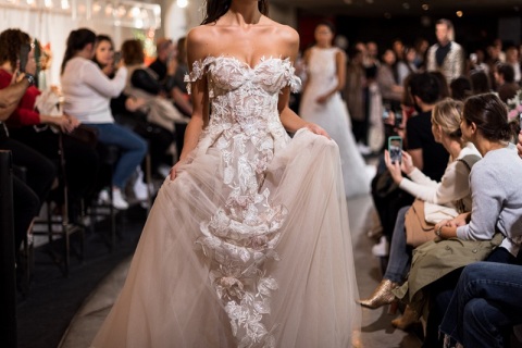 法国巴黎婚纱礼服展览会展会现场图片