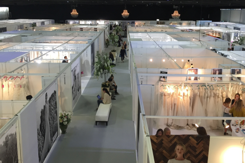 英国伦敦婚纱礼服设计展览会展会现场图片